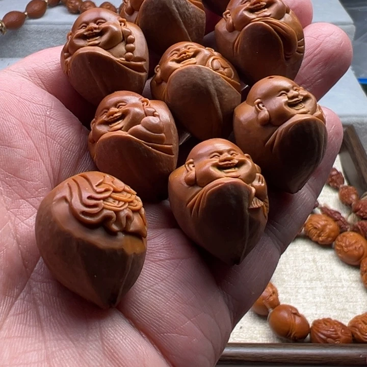 看***透橄榄核手串橄榄核雕工艺制作