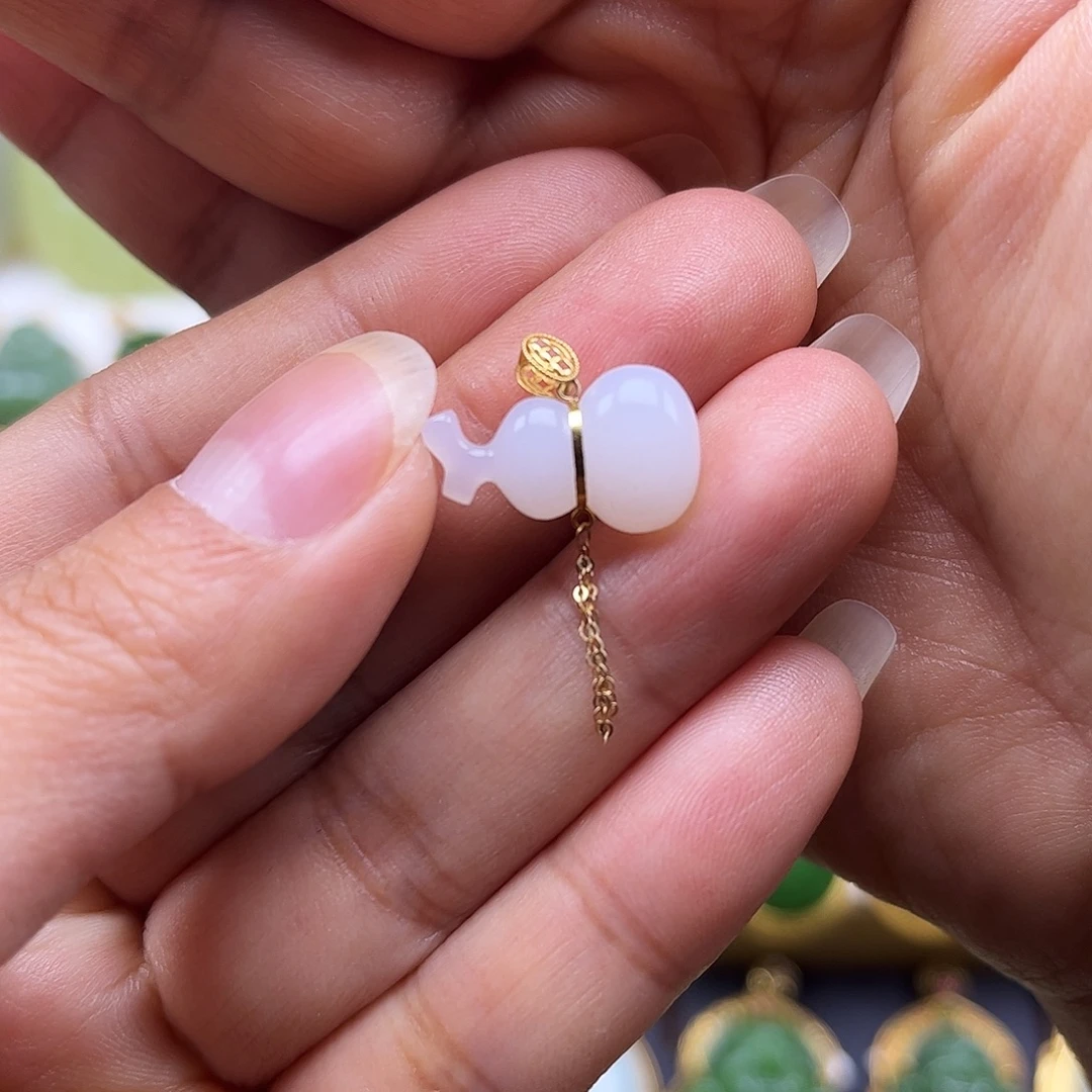 和田玉18K金镶嵌颈饰