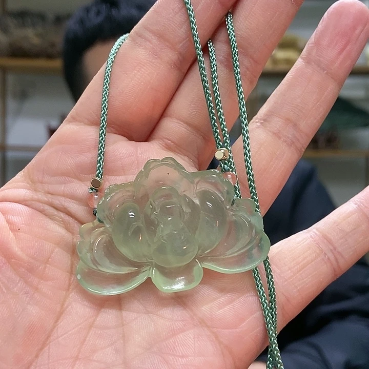 蛇纹石玉荷花未镶嵌