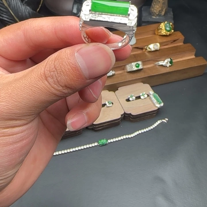 ****.翡翠银S925镶嵌戒指纯天然翡翠