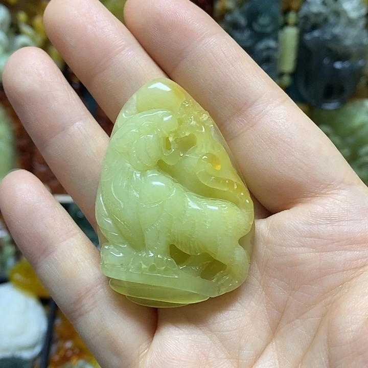 岫玉未镶嵌吊坠(赠链)