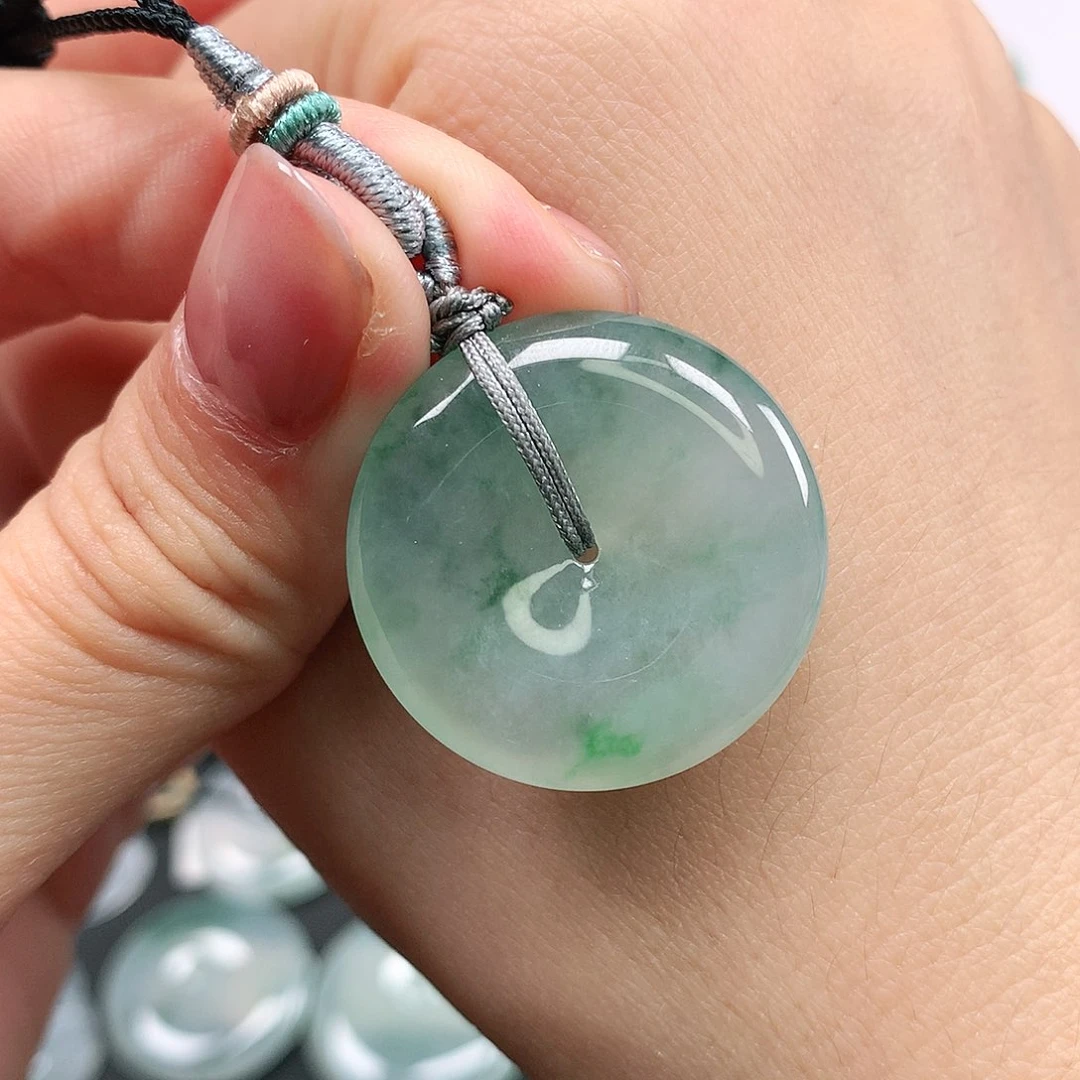 翡翠颈饰未镶嵌平安