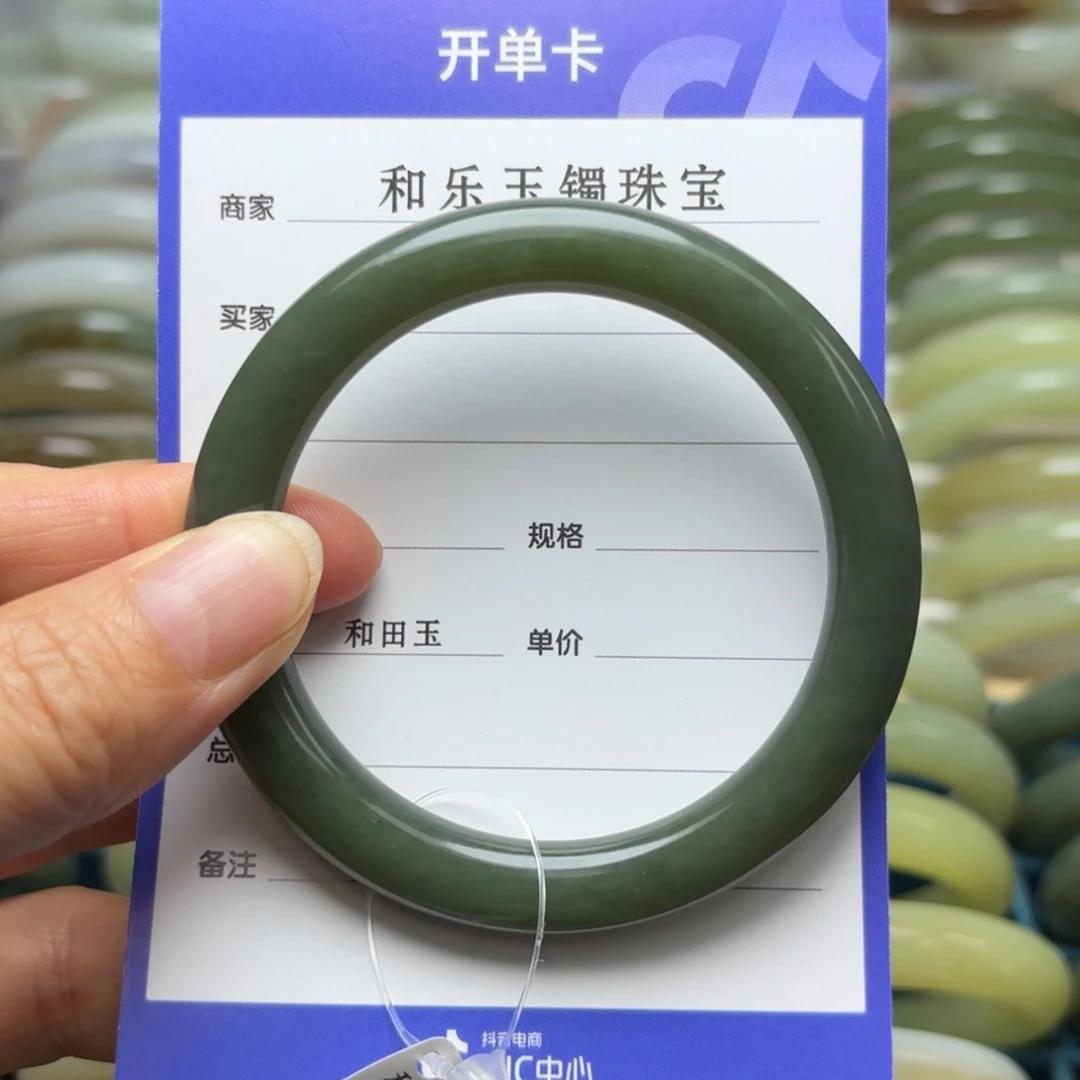 珊***颈饰未镶嵌和田玉