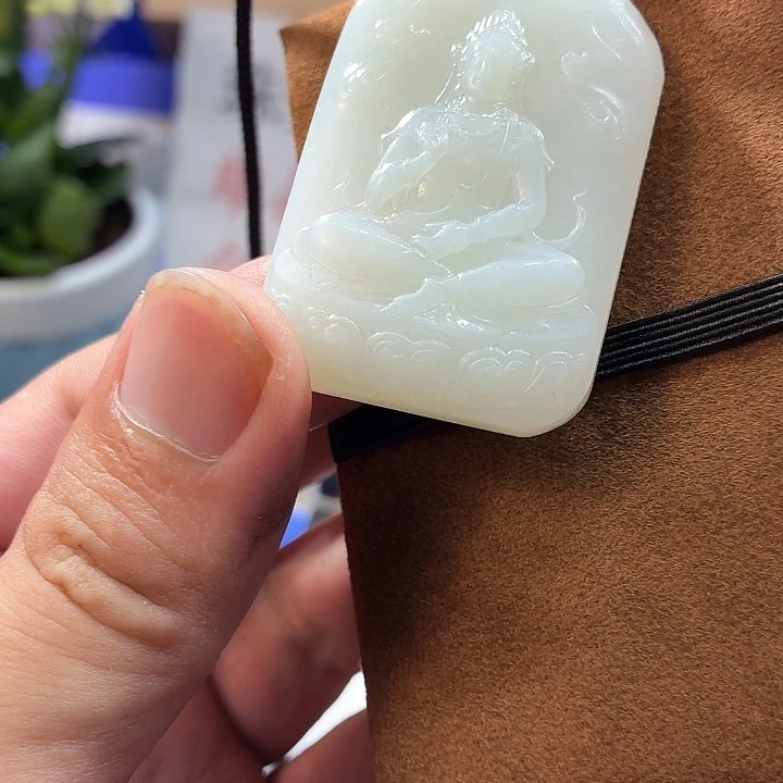 颈饰未镶嵌和田玉（糖玉）