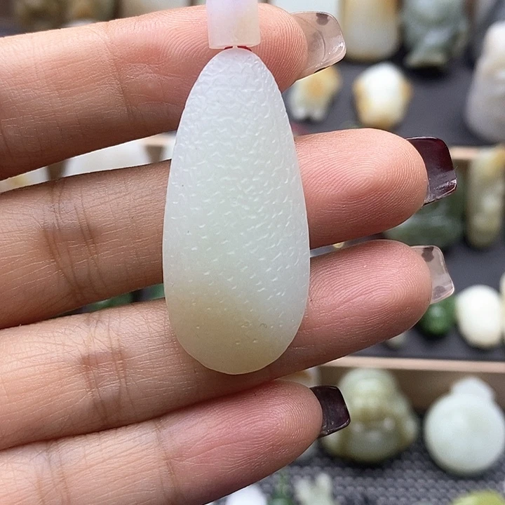 颈饰未镶嵌和田玉（糖玉）