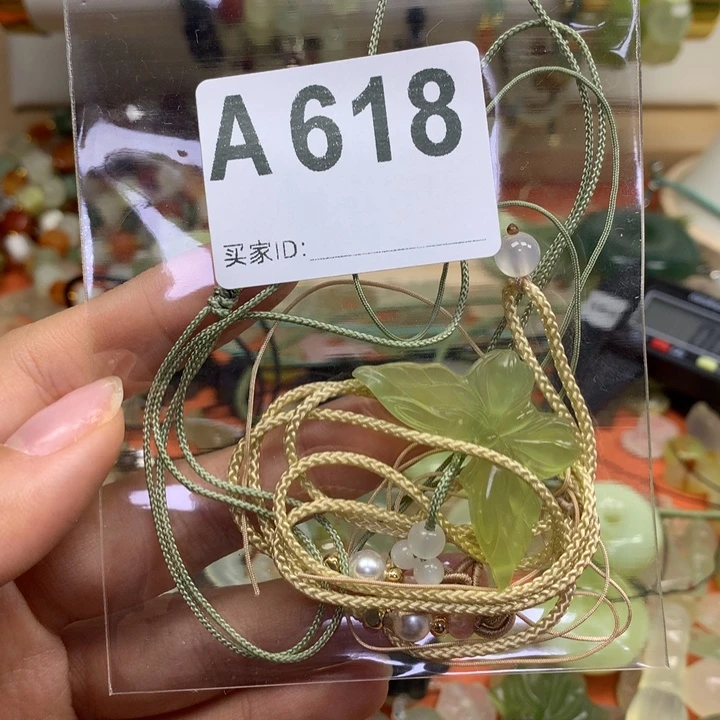 今***月合金蛇纹石玉颈饰