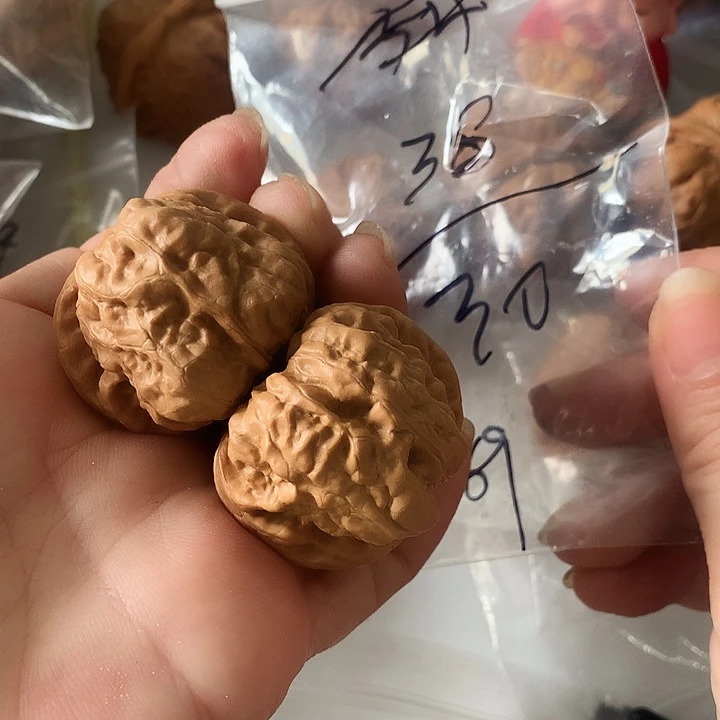 文玩核桃吊坠边38左右