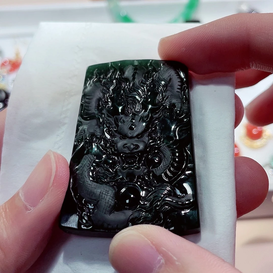 翡翠颈饰未镶嵌翡翠z