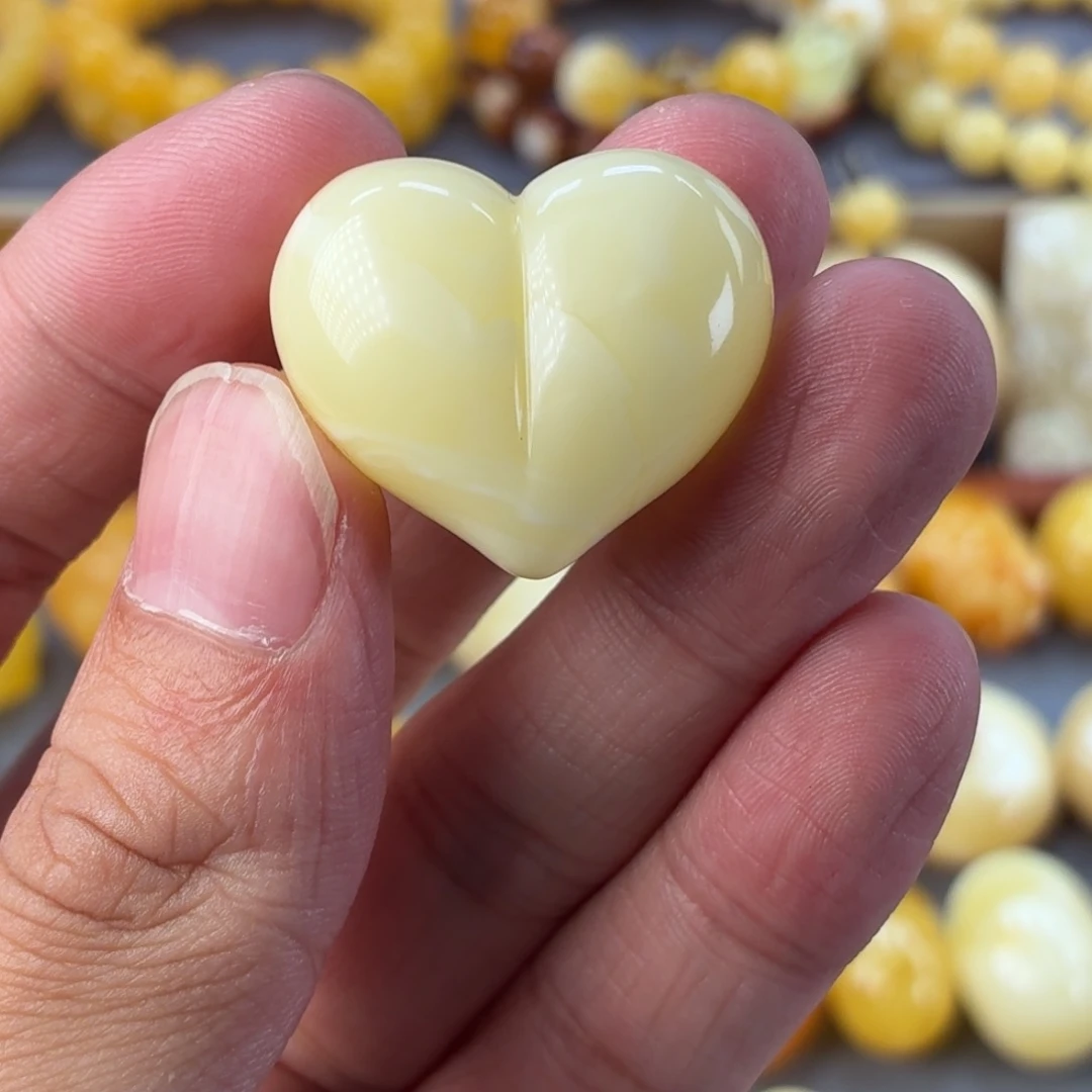 琥珀未镶嵌裸石屁桃