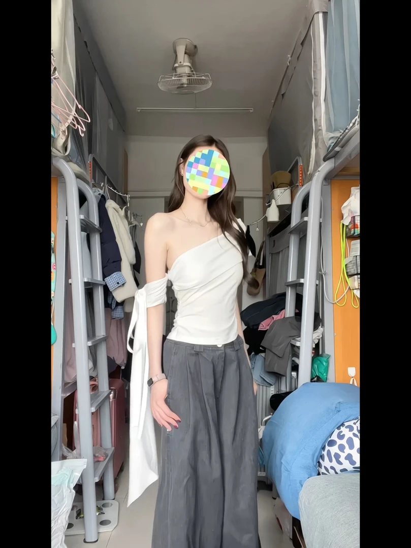 一字领辣妹短袖T恤女夏季新款修身收腰内搭纯欲紧身短款露肩上衣