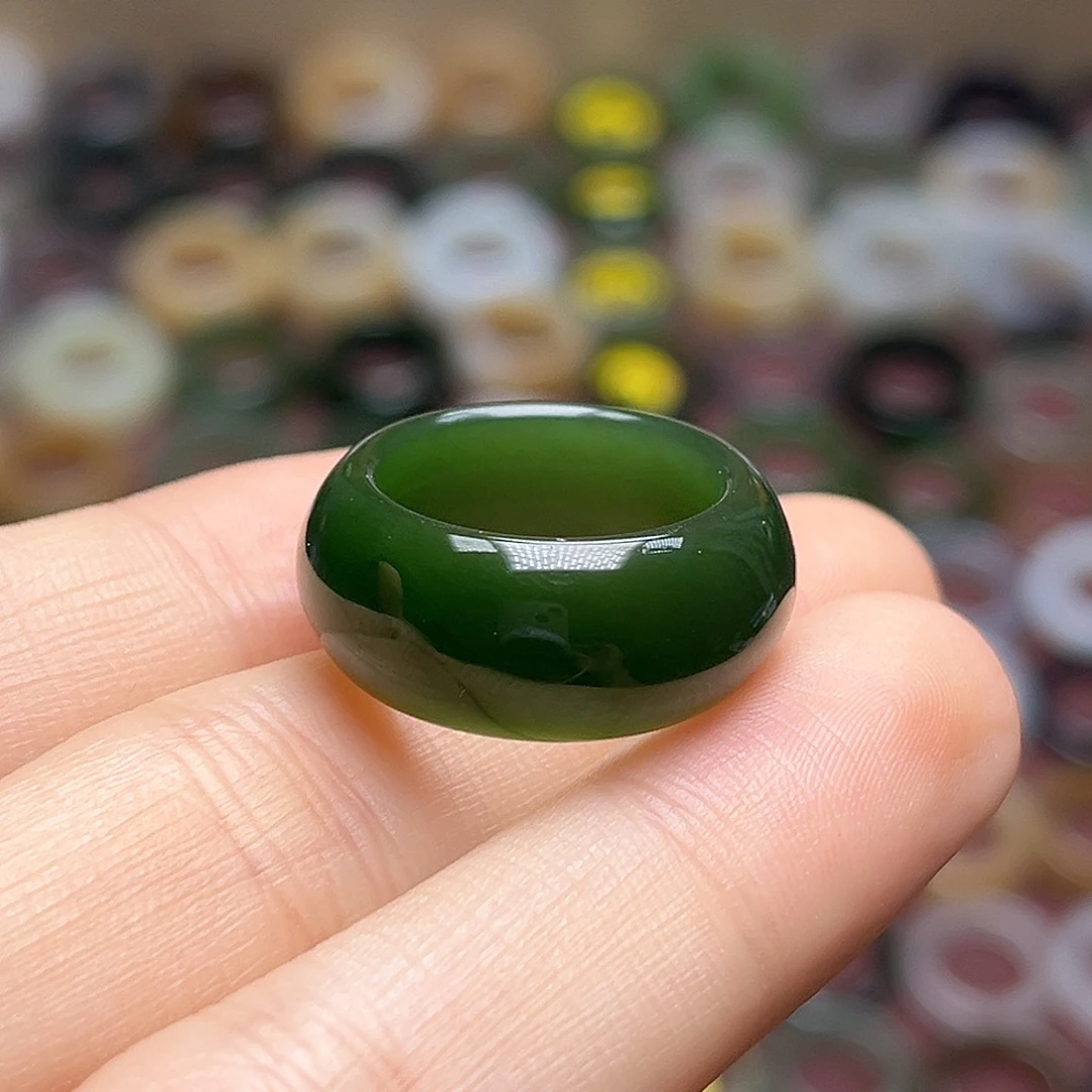 苏****未镶嵌戒指和田玉