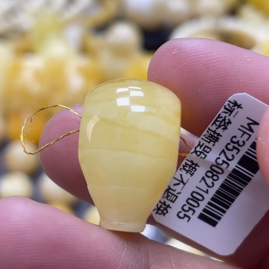 蜜蜡未镶嵌裸石14.2mm皮沁