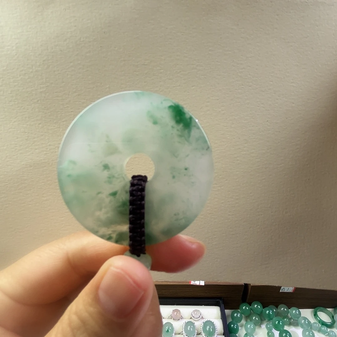 石英质玉未镶嵌颈饰