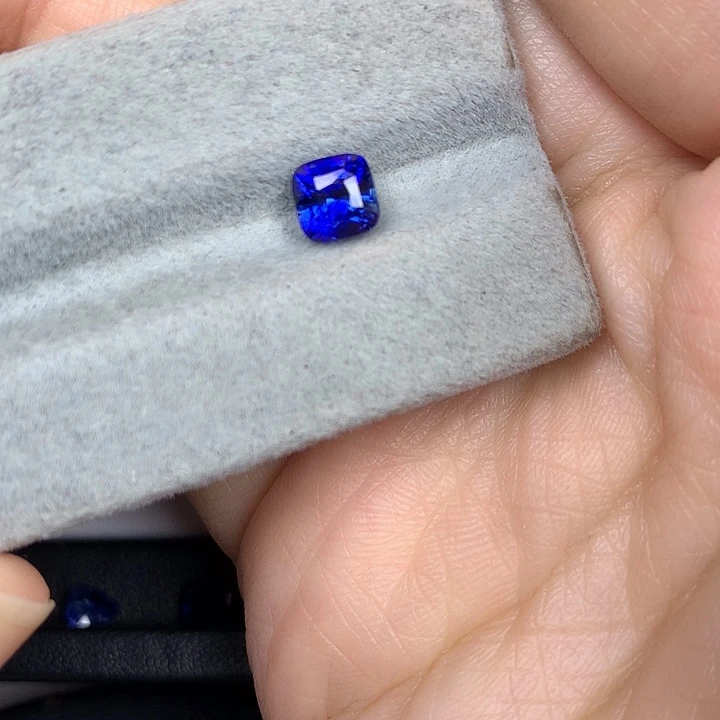 蓝宝石裸石1.53ct皇家蓝蓝宝石