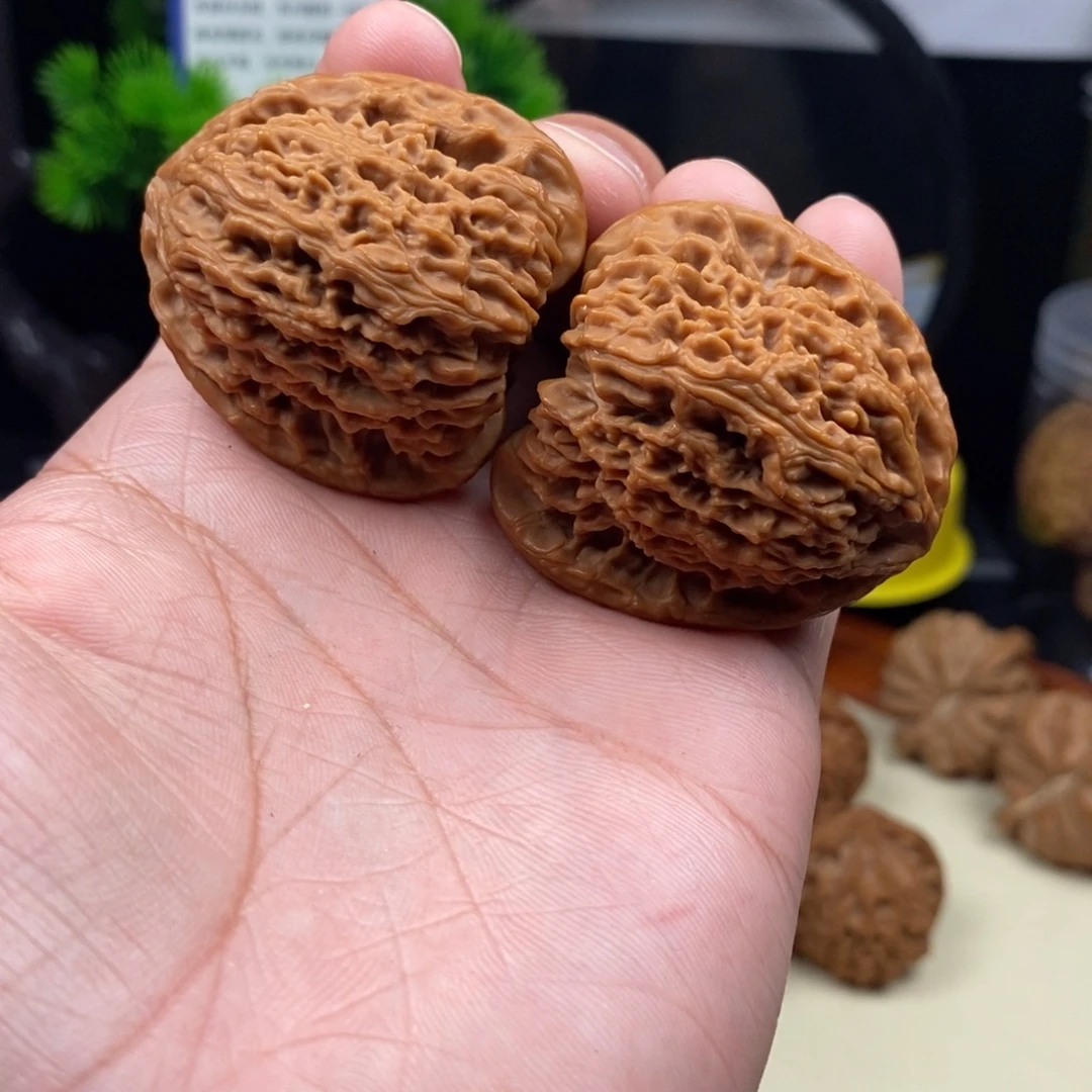 文玩核桃把件南疆石41三角