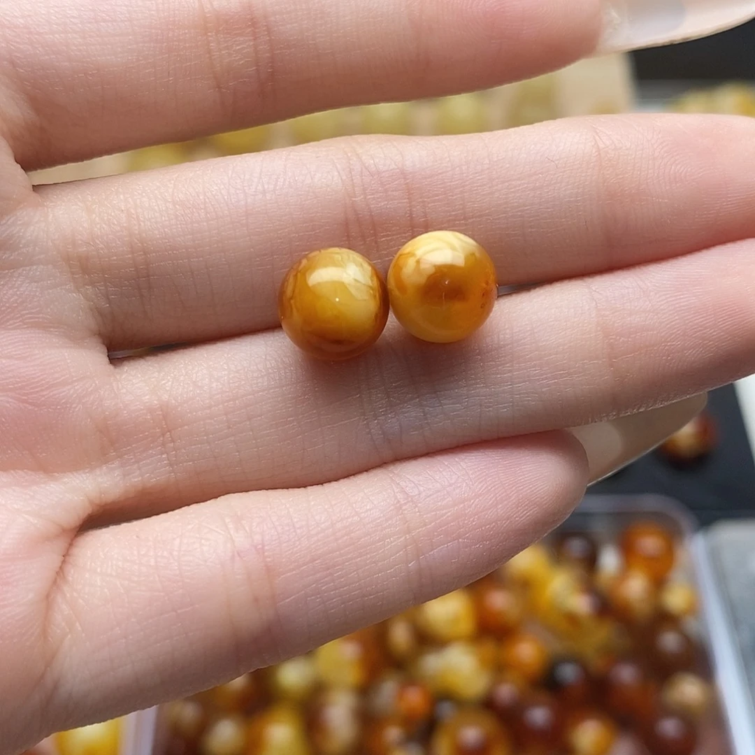衣***：裸石虫珀未镶嵌蜜蜡