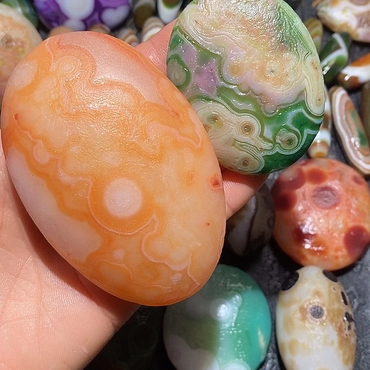 玛瑙/玉髓颈饰未镶嵌田*