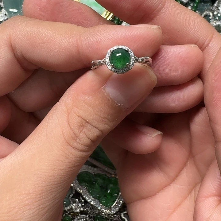 翡翠未镶嵌颈饰天然A货翡翠放漏