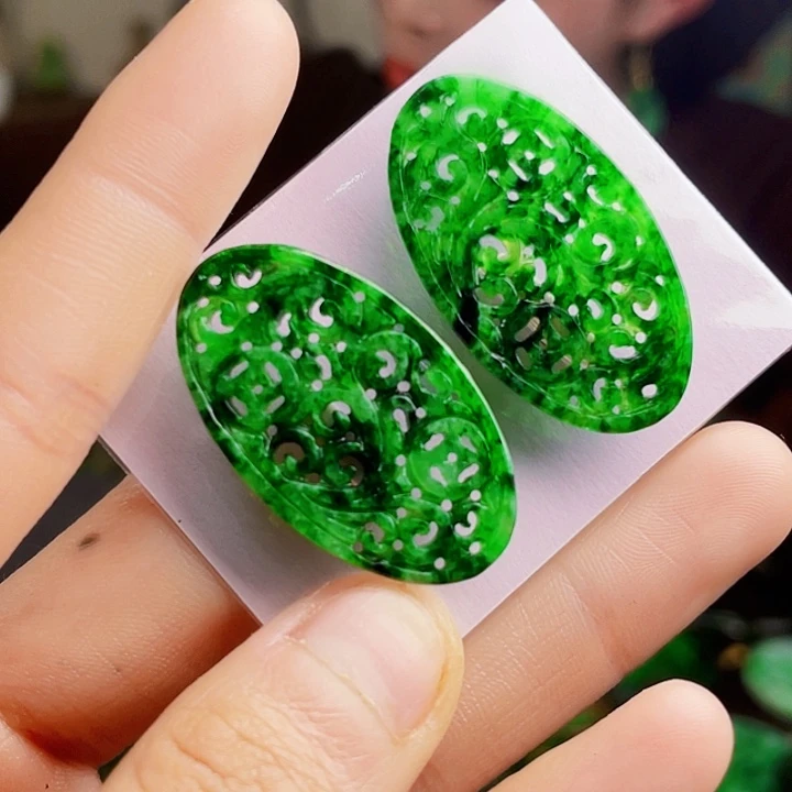 翡翠未镶嵌颈饰多样性