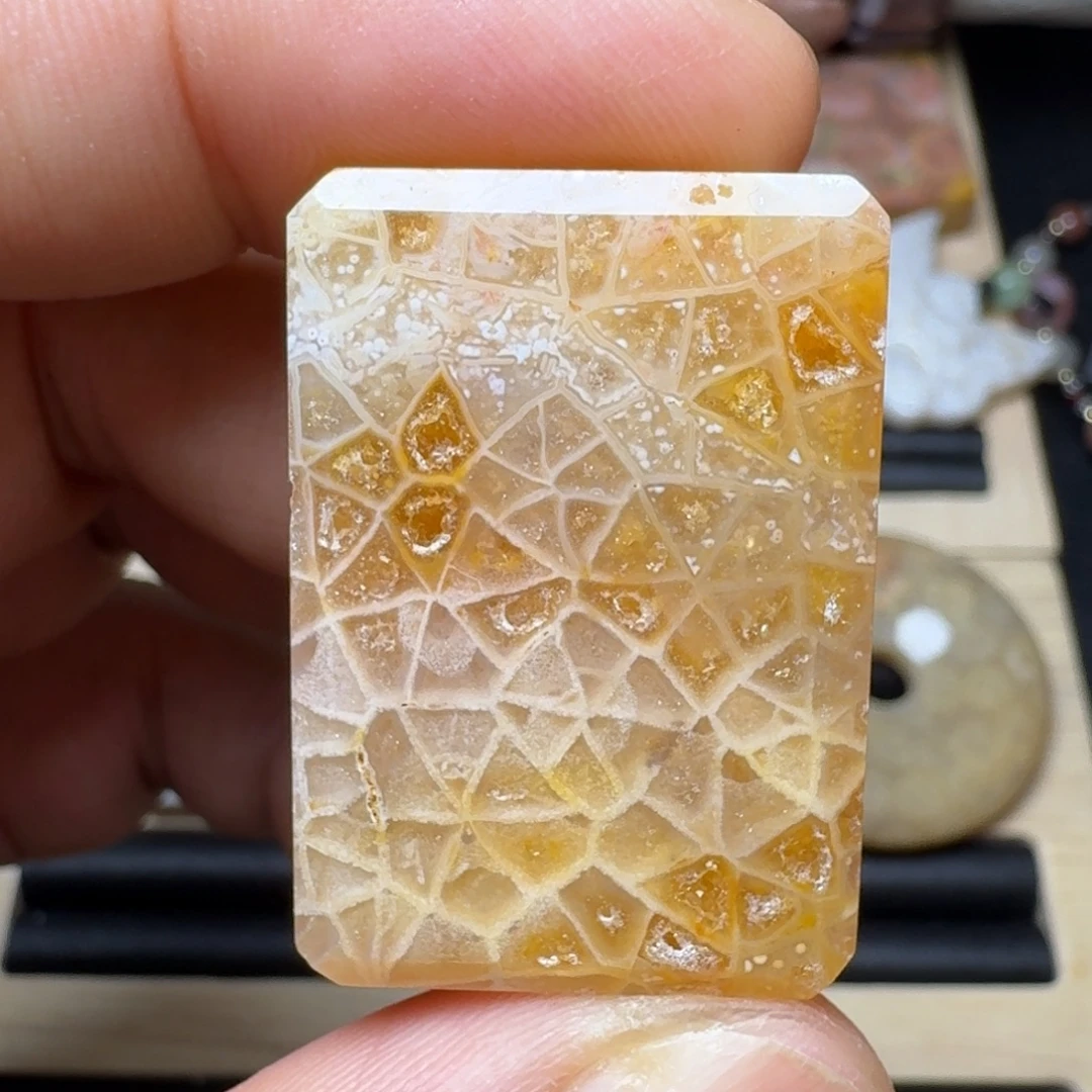 未镶嵌纯天然色有机玉石保真色硅化玉