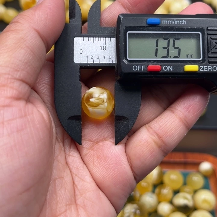 琥珀未镶嵌珠宝奇石M102号