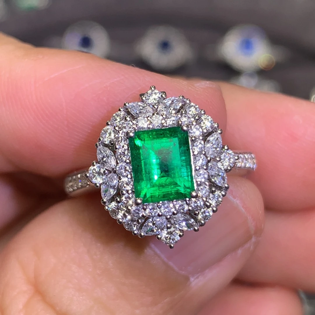 祖母绿戒指18K金镶嵌1.05沃顿潘潘