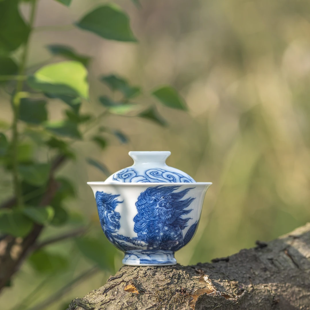 都府堂雄狮镇山河，青花狮子盖碗！小盖碗釉下青