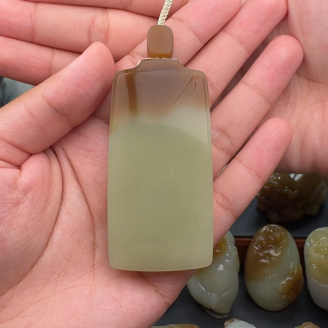 沧***！和田玉未镶嵌颈饰