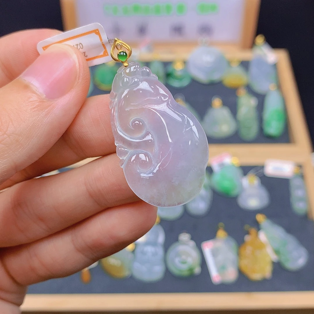 翡翠18K金镶嵌颈饰翡翠
