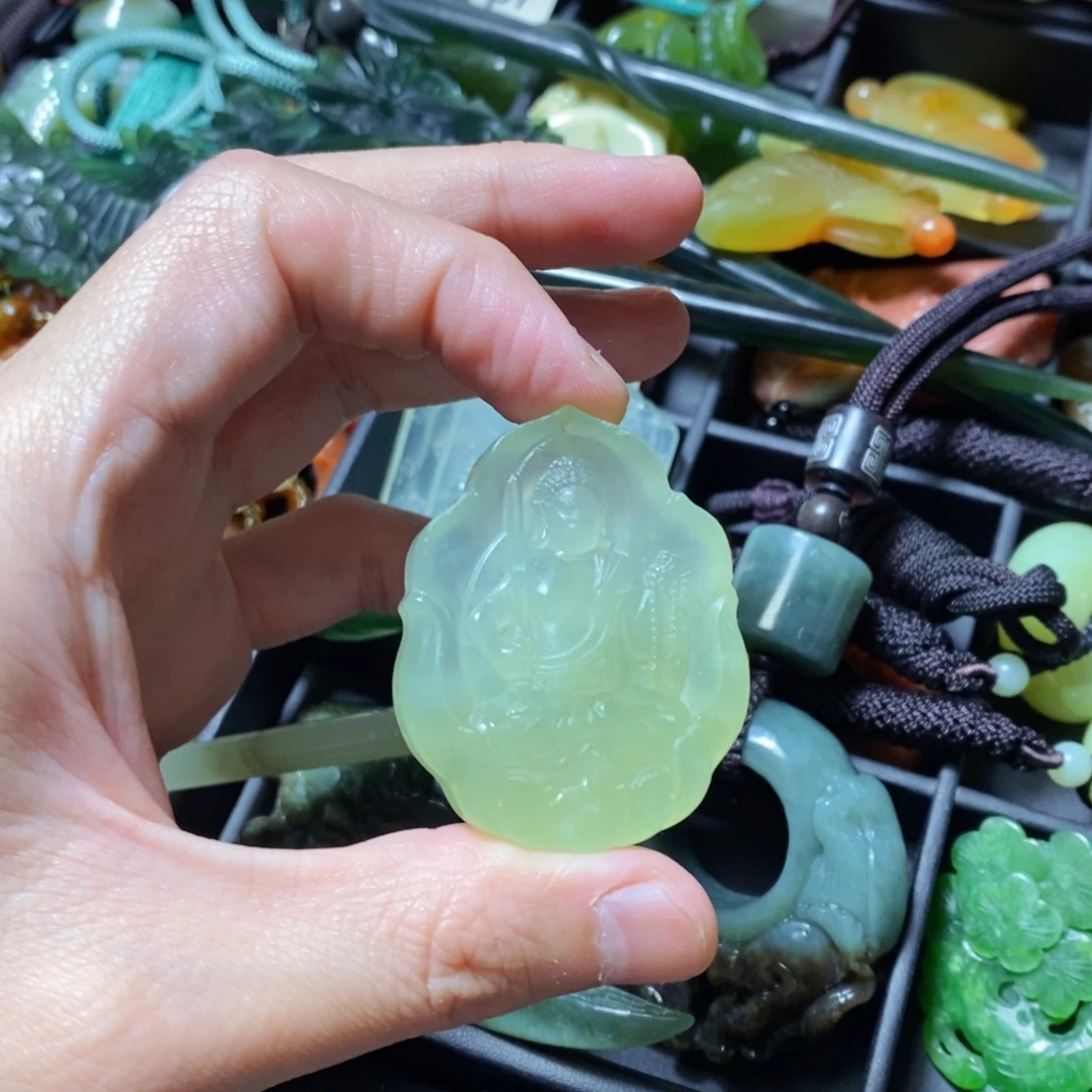 蛇纹石玉未镶嵌颈饰