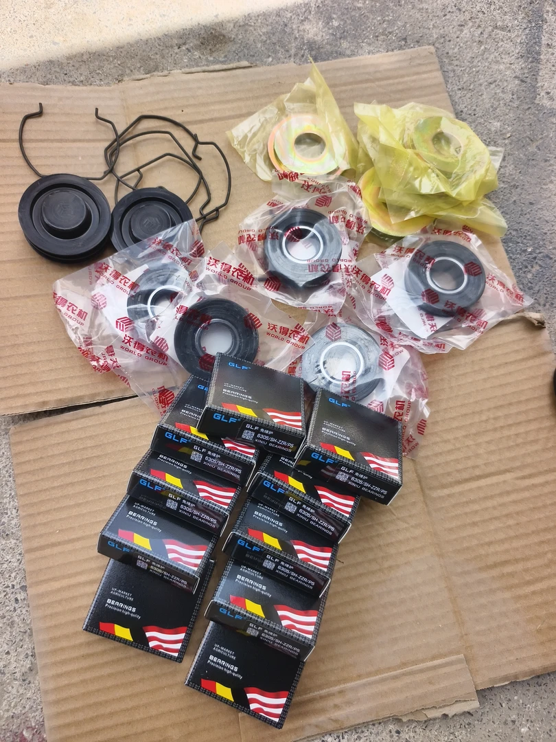 收割机配件正品支重轮免维护轴承油封胶盖卡簧套餐进口喜牛轴承