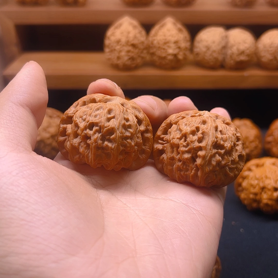 核桃把件红皮白狮子43全品