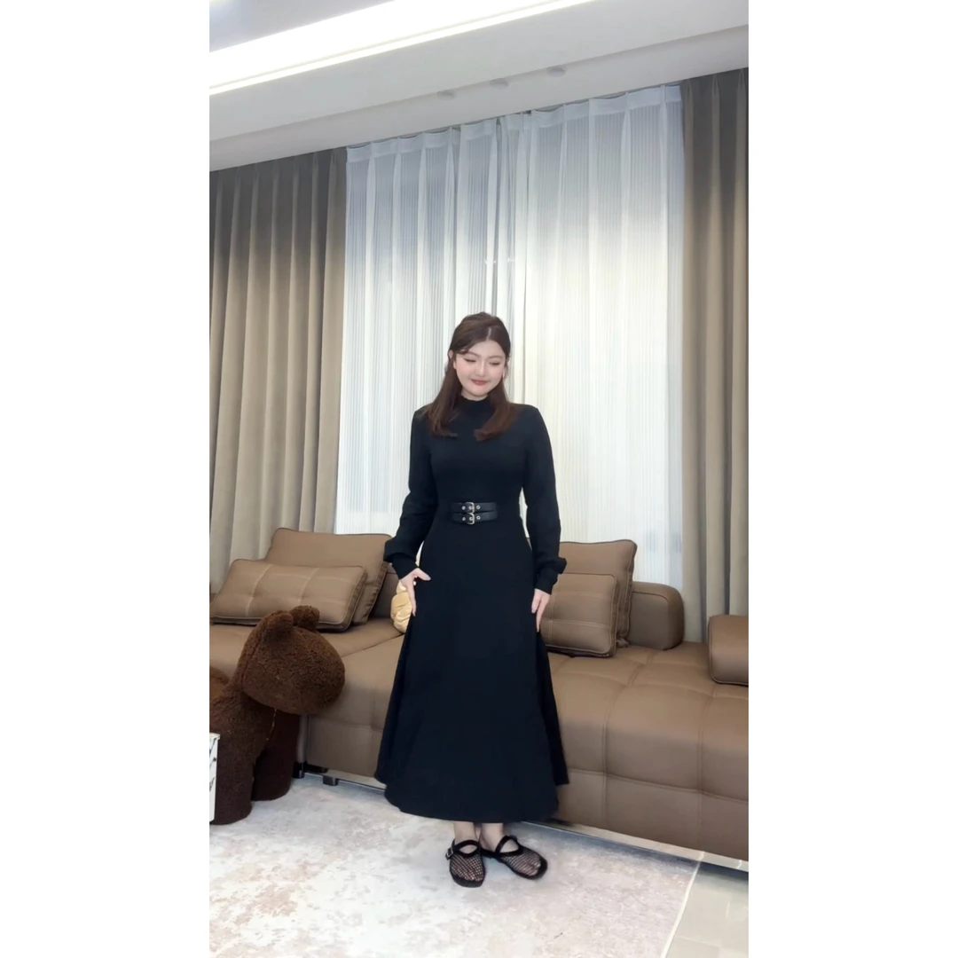 2025大码女装纯色高领小黑裙秋冬打底裙胖MM温柔收腰连衣裙女