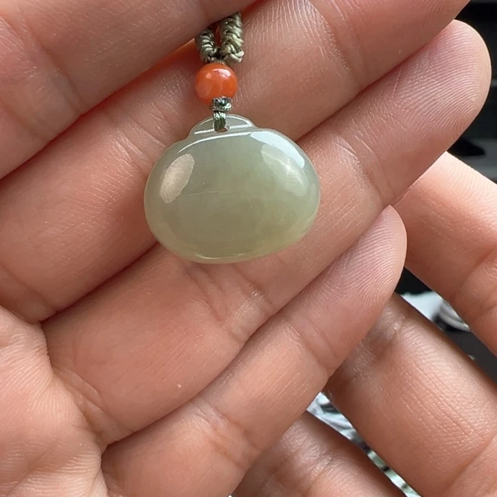 颈饰未镶嵌和田玉（糖玉）