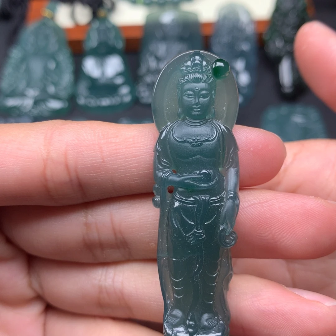 翡翠未镶嵌颈饰观音