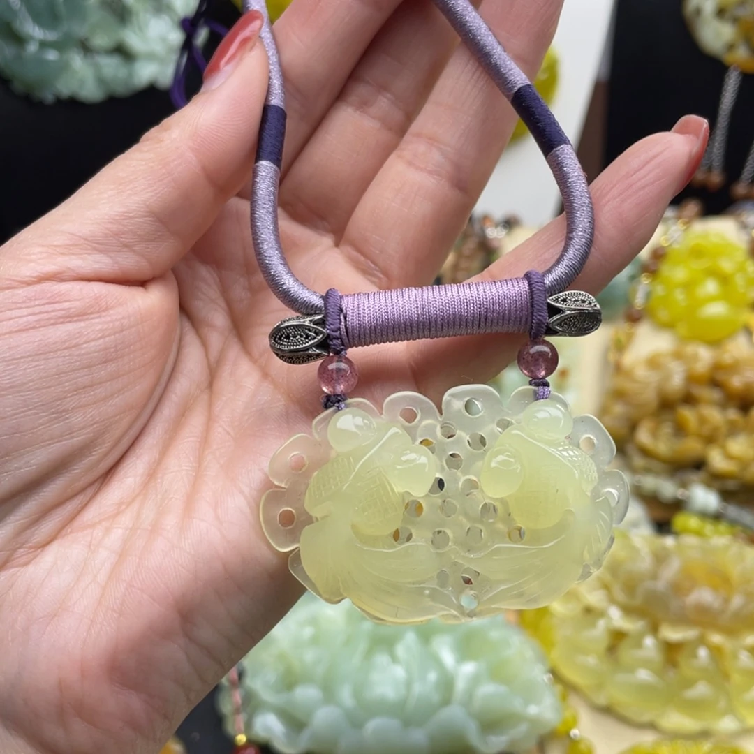 未镶嵌蛇纹石玉颈饰