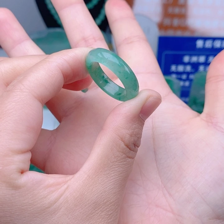 颈饰未镶嵌石英质玉