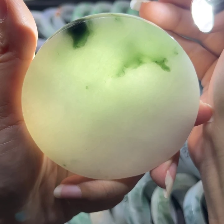 定制翡翠未镶嵌翡翠手镯