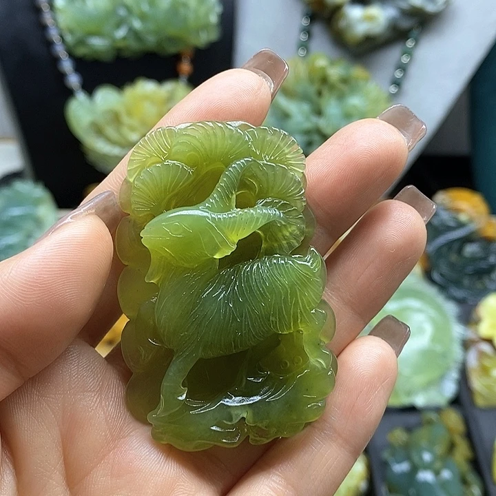 蛇纹石玉未镶嵌挂件