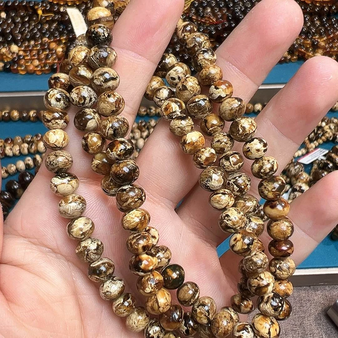 琥珀颈饰未镶嵌抚顺