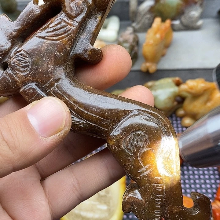 未镶嵌蛇纹石玉颈饰