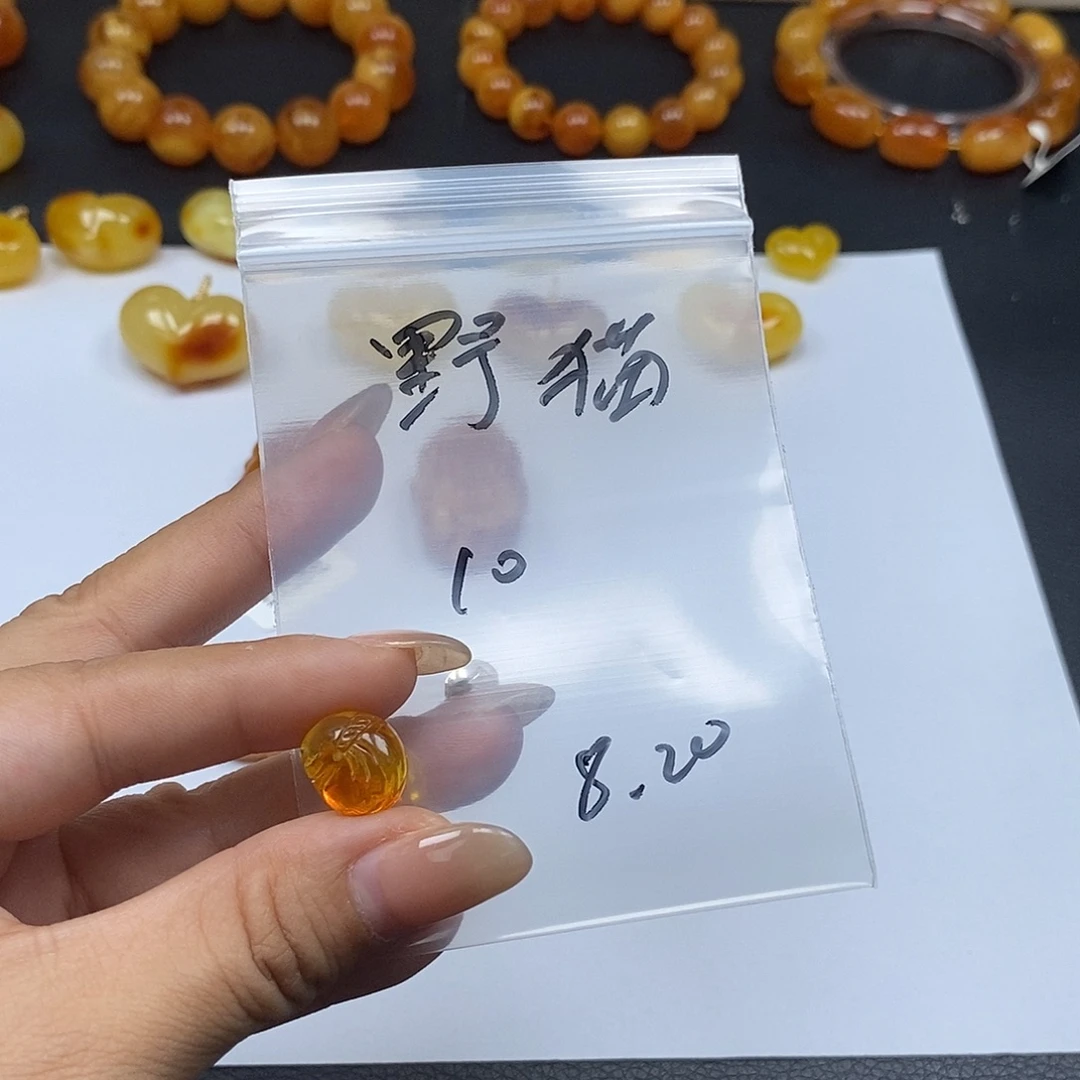 未镶嵌颈饰琥珀挂件