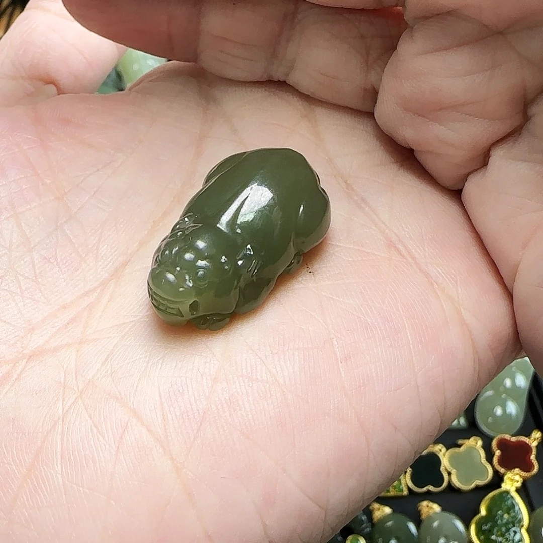 和田玉未镶嵌吊坠(不含链)一**光