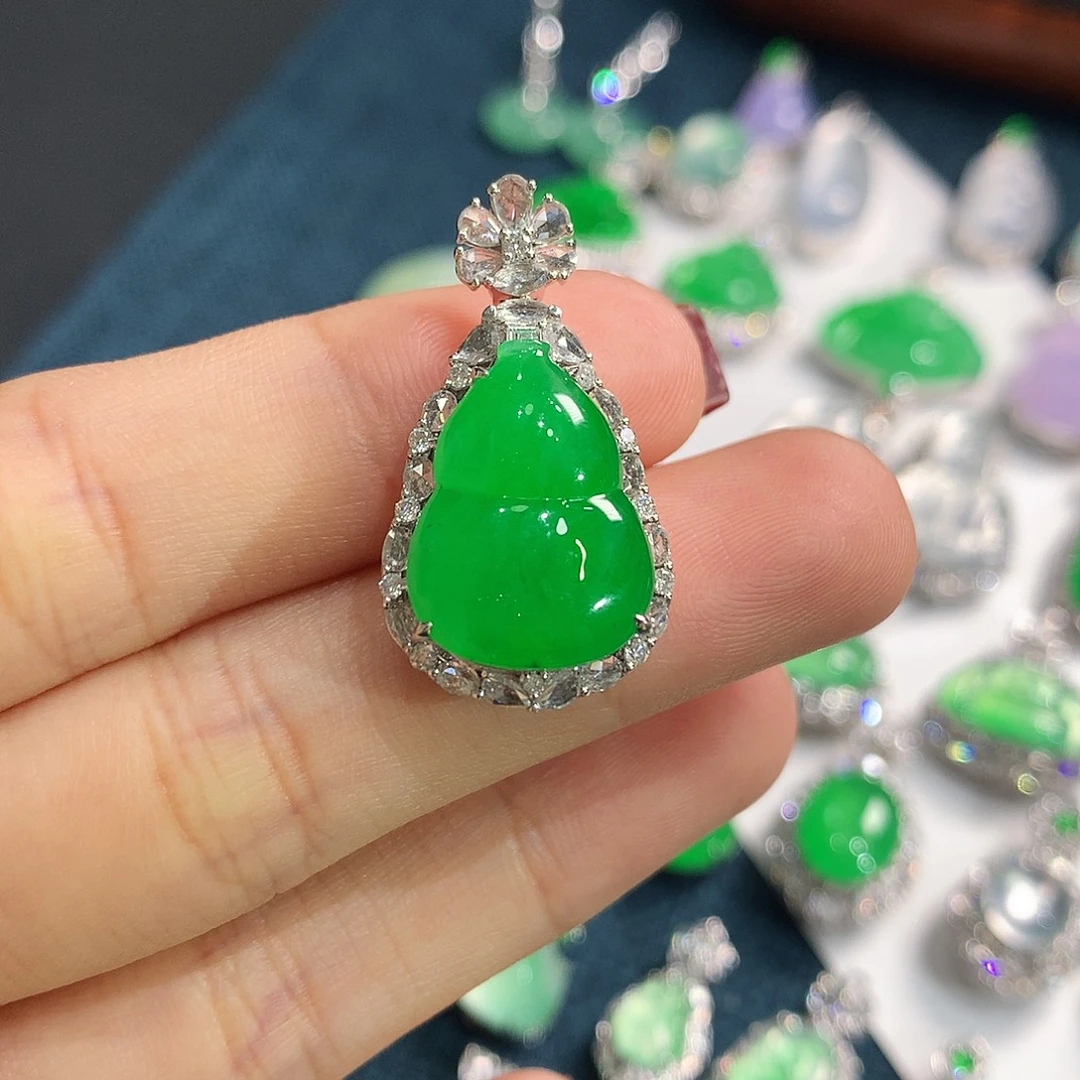 翡翠18K金镶嵌颈饰