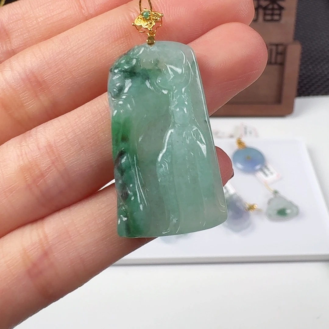 翡翠18K金镶嵌颈饰