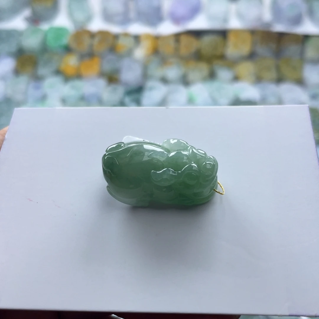 翡翠未镶嵌颈饰貔貅