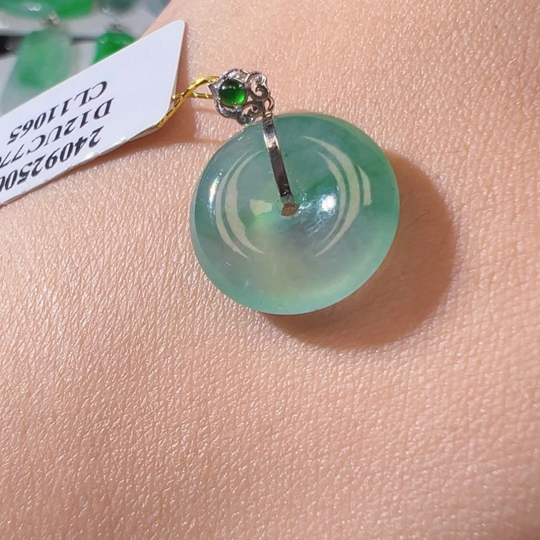 翡翠18K金镶嵌颈饰翡翠