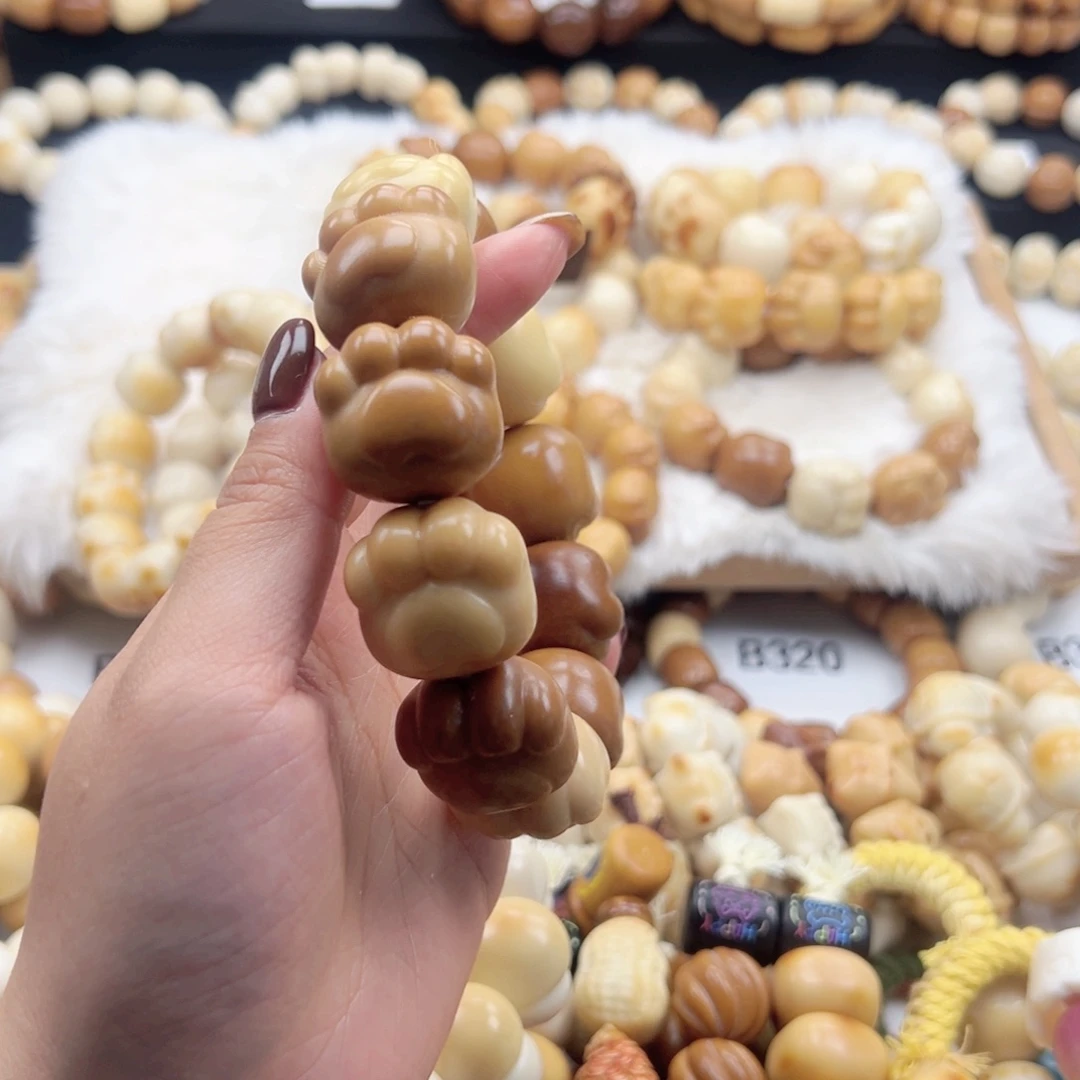 吊坠白玉菩提25卡多宝熊爪