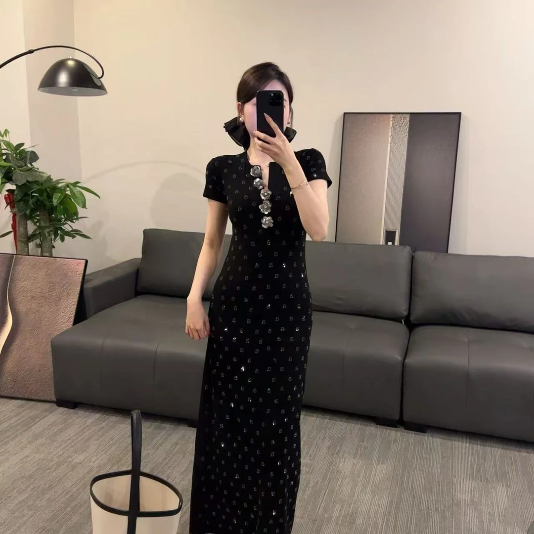 【OS&oneshow】轻奢烫钻短袖连衣裙2025新款V领收腰显瘦黑色包臀裙
