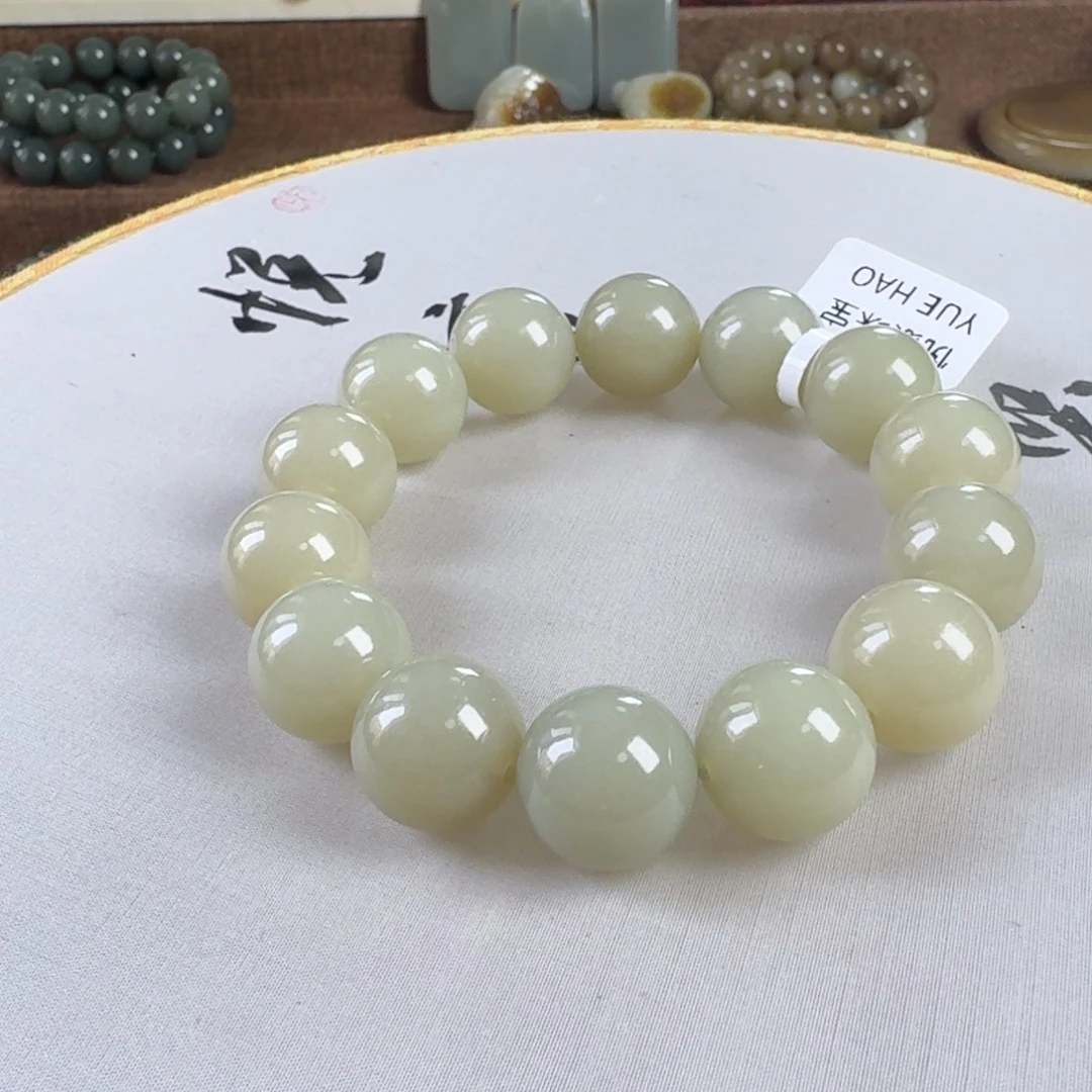 走***首和田玉未镶嵌手链